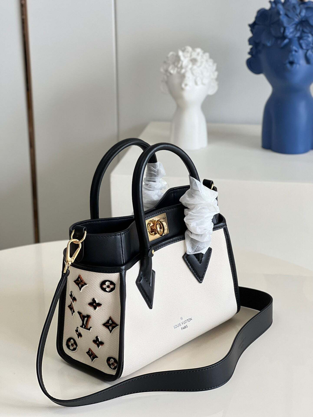 Louis Vuitton On My Side PM