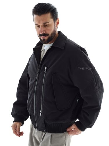 Утепленный черный бомбер с отложным воротником