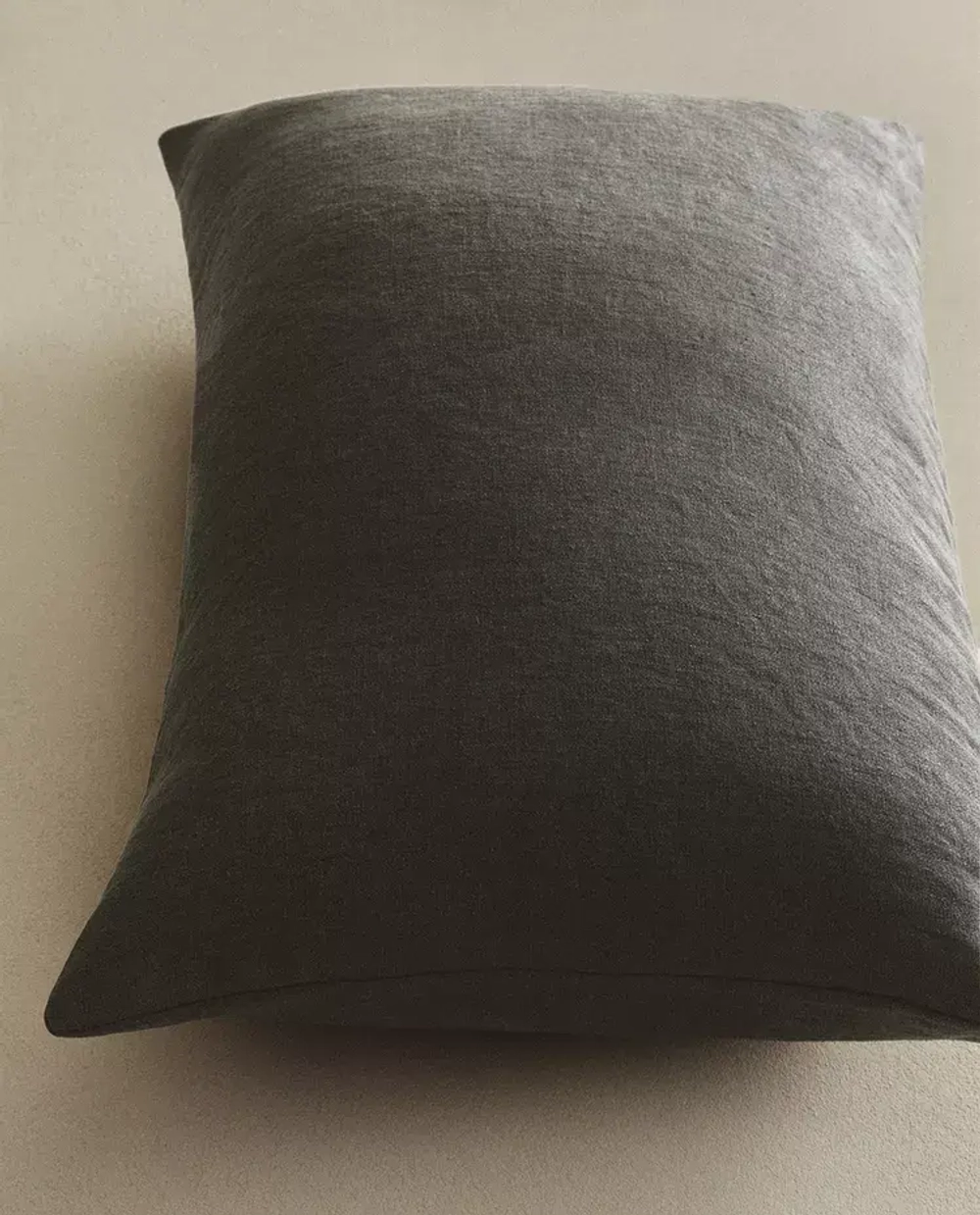 ZARA HOME ЛЬНЯНАЯ НАВОЛОЧКА ДЛЯ ДЕКОРАТИВНОЙ ПОДУШКИ, СЕРЫЙ