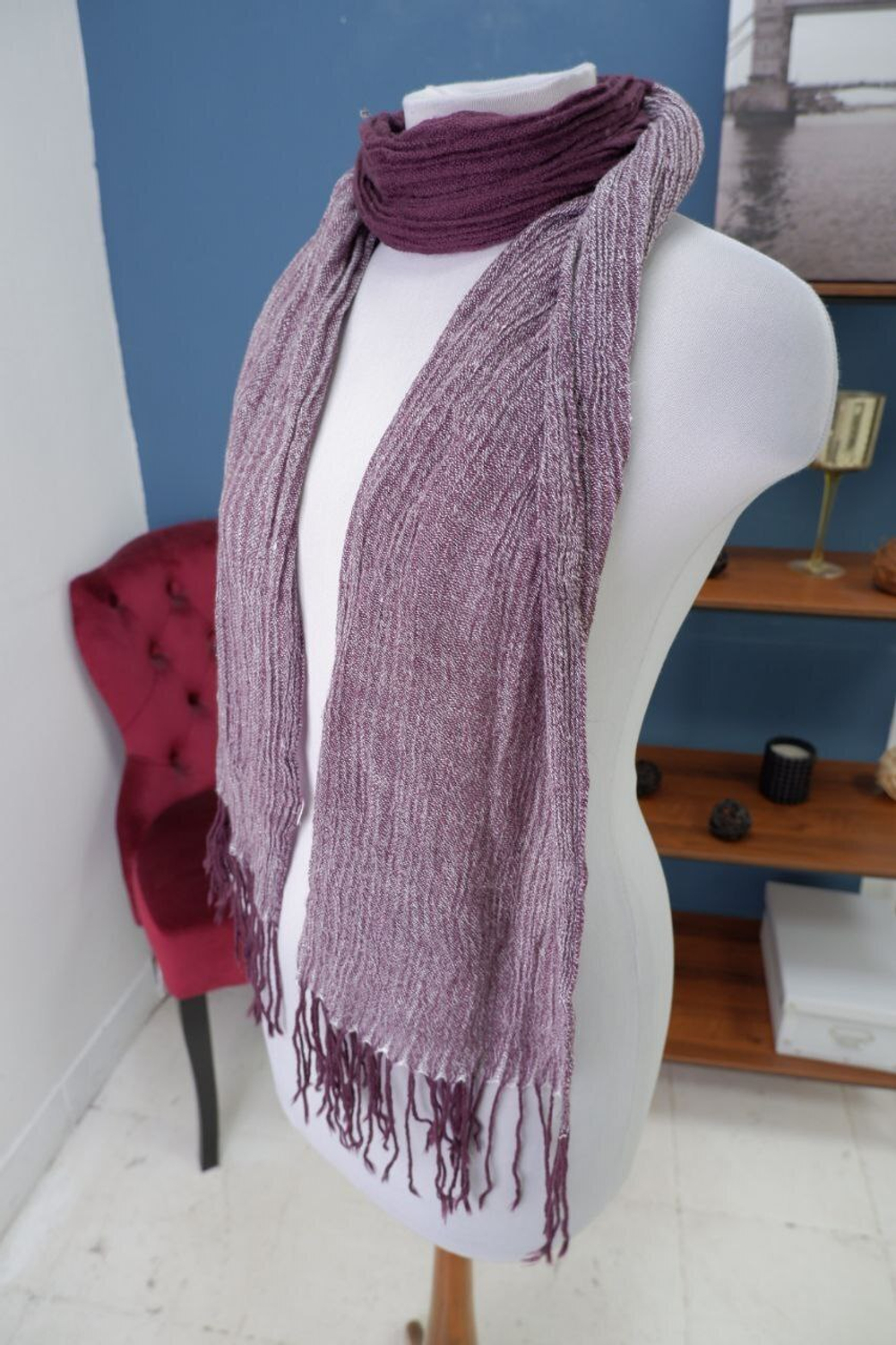 Шарф из вискозы с бахромой