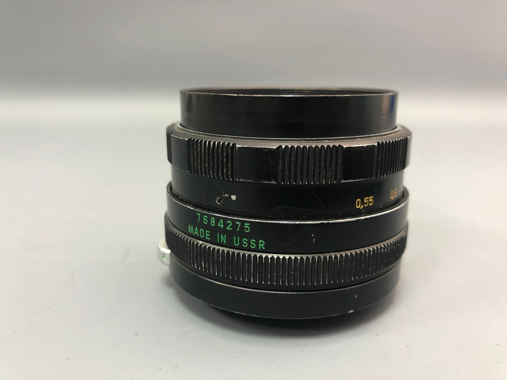 Helios-44M с тугой прокруткой фокусировочного кольца.