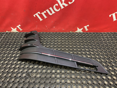 Накладка капота правая 2023г