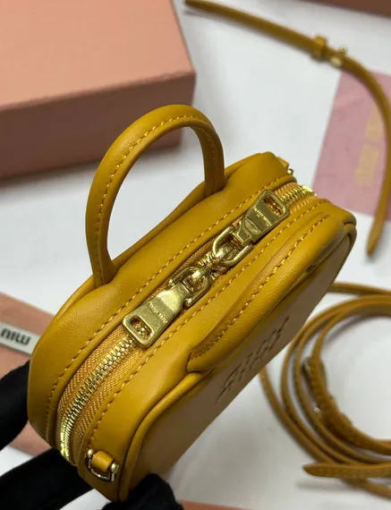 Мини сумка MIU MIU из натуральной кожи в горчичном цвете