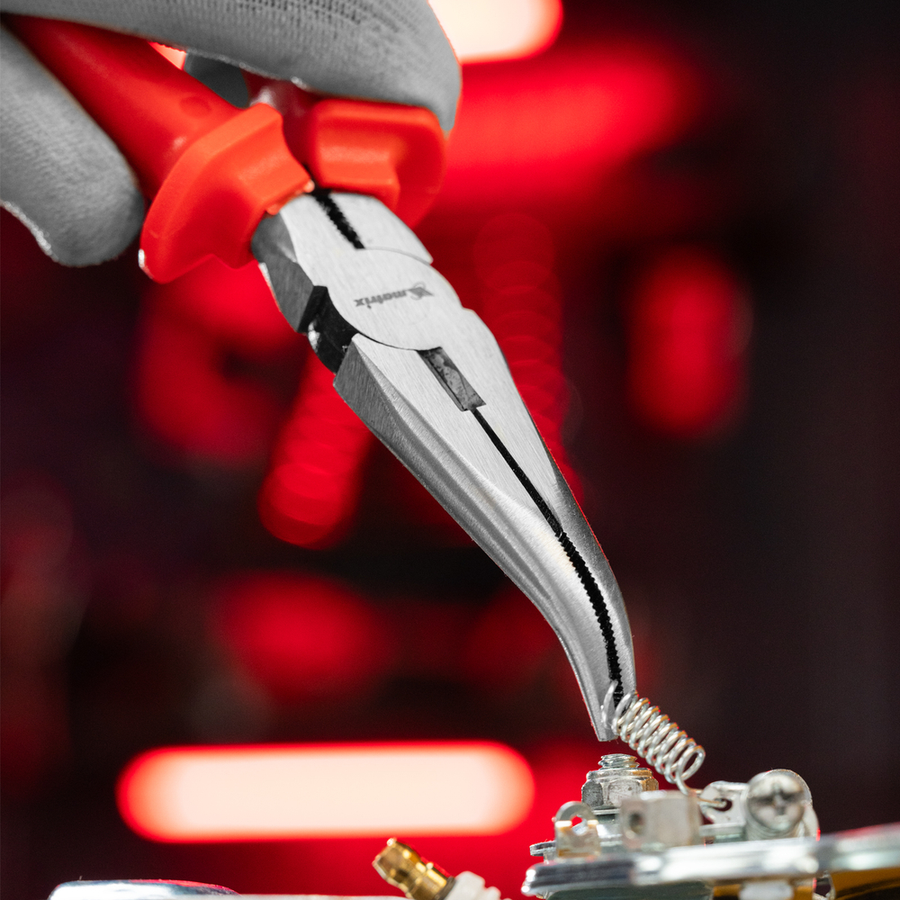 Длинногубцы изогнутые Econom, 180 мм, шлифованные, пластмассовые рукоятки Matrix