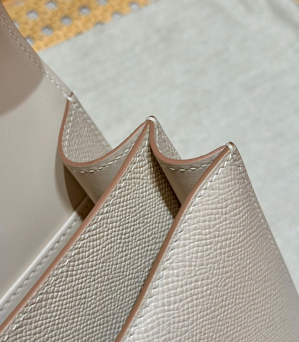 Hermes Constance 18