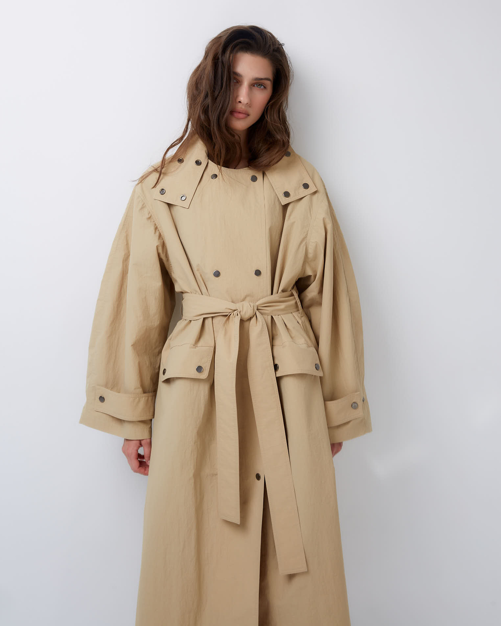 Плащ с кейпом песочный