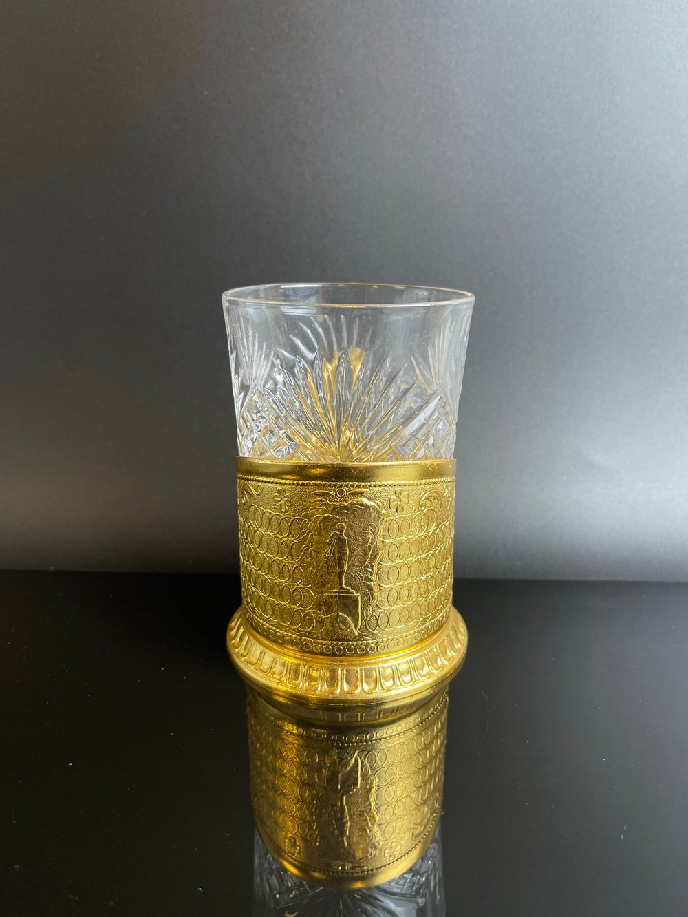 Подстаканник "Памятник А.М. Горькому" СССР, 1960-1990 гг. с хрустальным стаканом