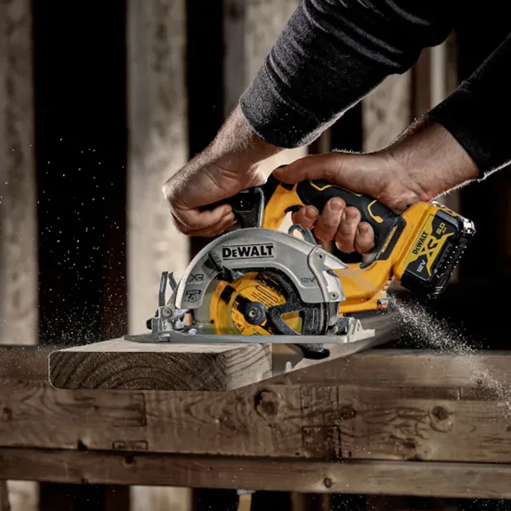 DeWalt DCS512P2-QW аккумуляторная дисковая пила (2 x 5 Ач, ЗУ)