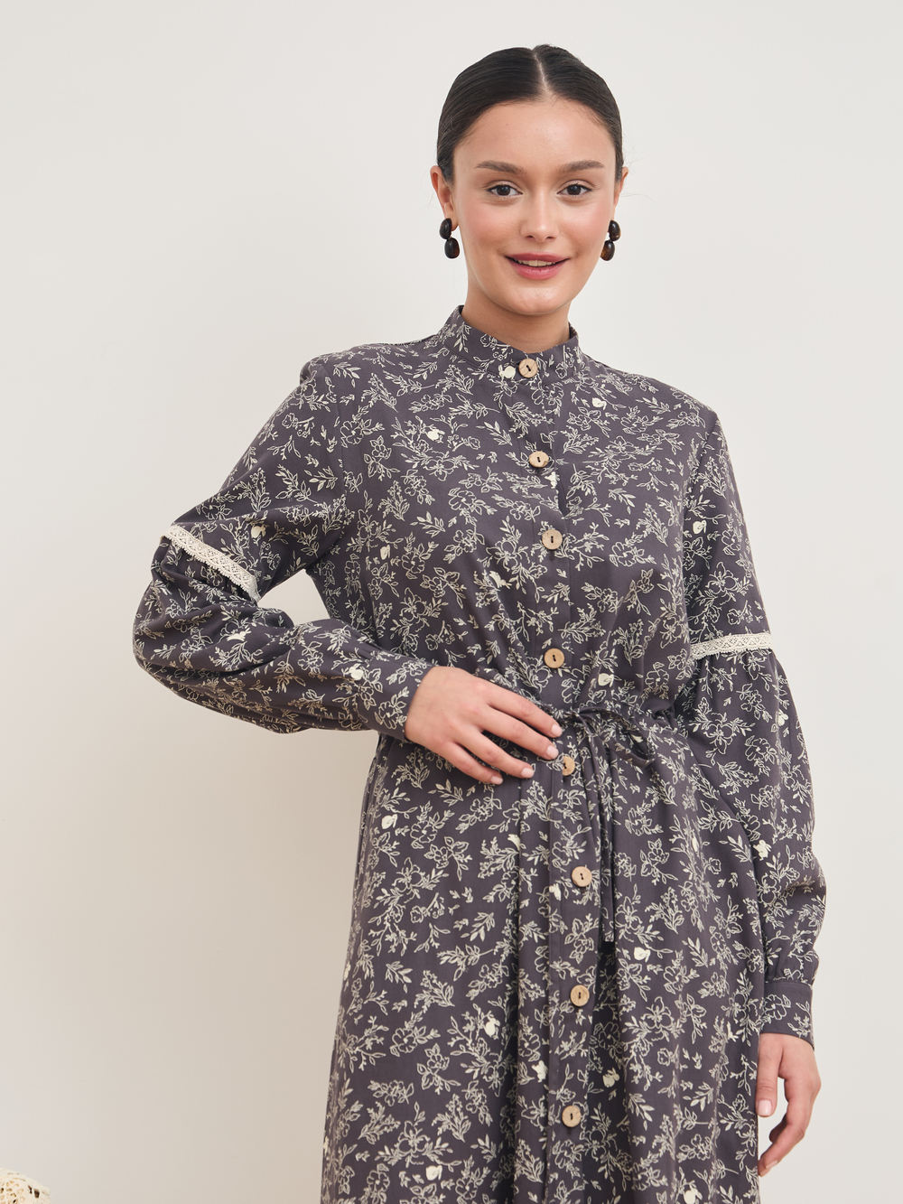 Платье-рубашка с кружевом