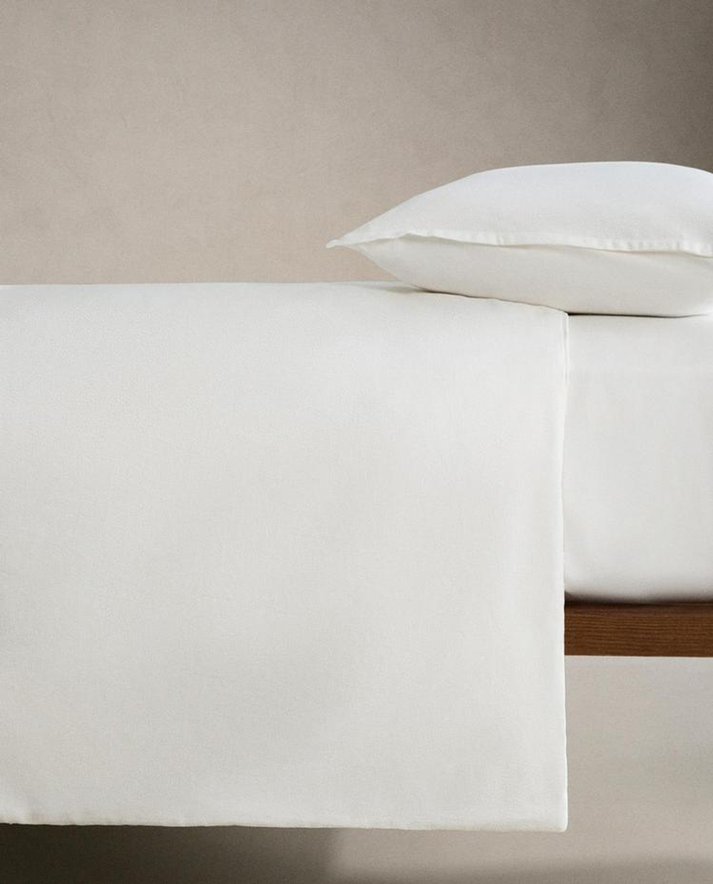 ZARA HOME САТИНОЙ ПОДОДЕЯЛЬНИК (300 НИТЕЙ), ЖЕЛТОВАТО-БЕЛЫЙ