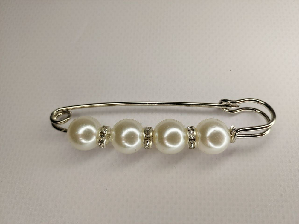 Булавка брошь "Жемчужины-стразы." для кардигана, пальто, платков, костюмов, одежды. Цвет жемчужный белый.
