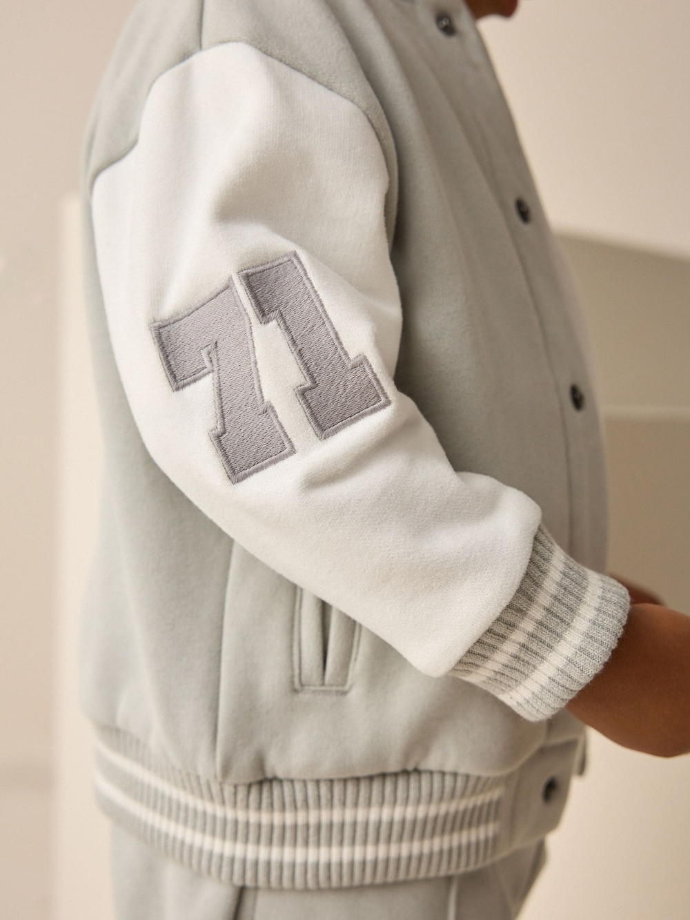 Бомбер и шорты в комплекте для мальчика Next E99-879, Светло-серый