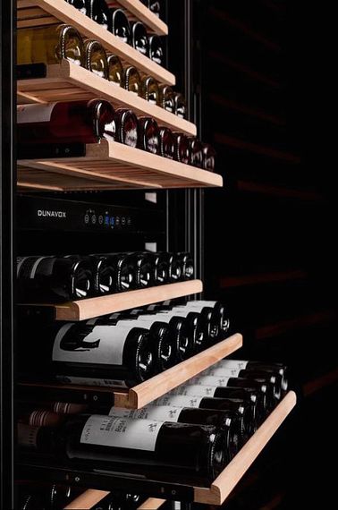 Винный шкаф DUNAVOX DX-181.490DBK
