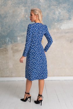 Платье в горошек синего цвета