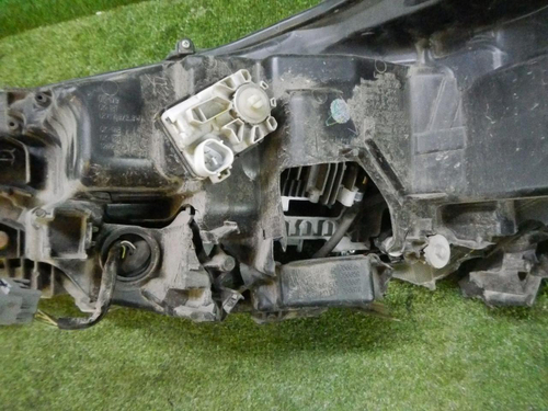 Битая Фара правая Toyota Hilux 8 (2020-н.в.) LED