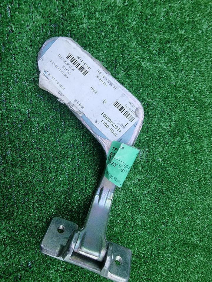 Петля крышки багажника Mercedes GLE c167 (19-нв)