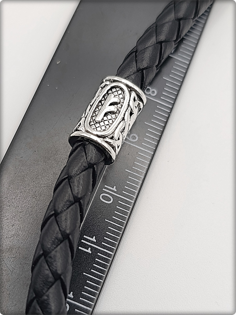 Браслет эко кожа "Руна Феху" чёрный.