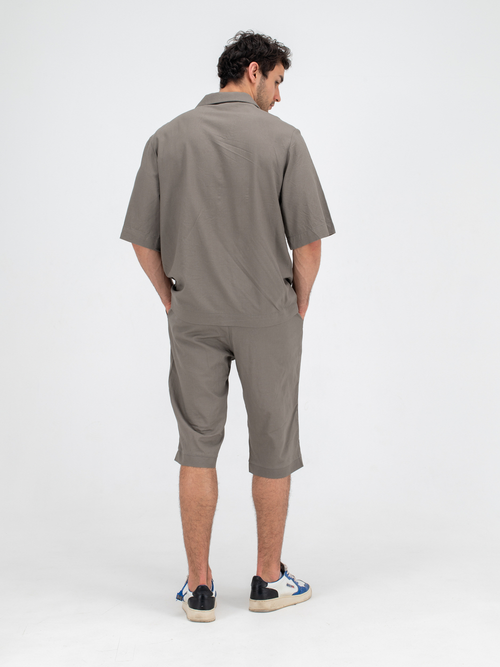 Костюм льняной с шортами. Хаки