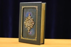 "Коран средний" Книга подарочная в кожаном переплете с росписью и бронзовой накладкой