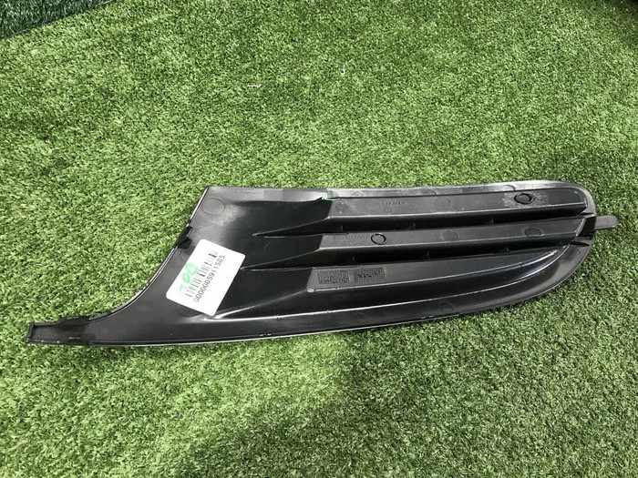 Заглушка ПТФ правая VW Golf 6 (2008-2012)