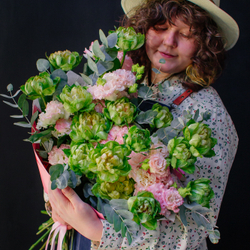 25. Эффектный тропический букет в современном стиле