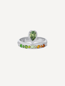 Кольцо из серебра со вставками из демантоидов