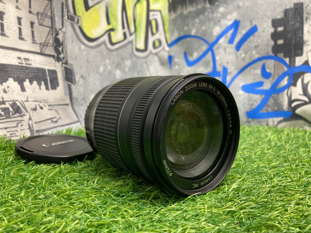 Canon EF-S 18-200mm 3.5-5.6 IS
