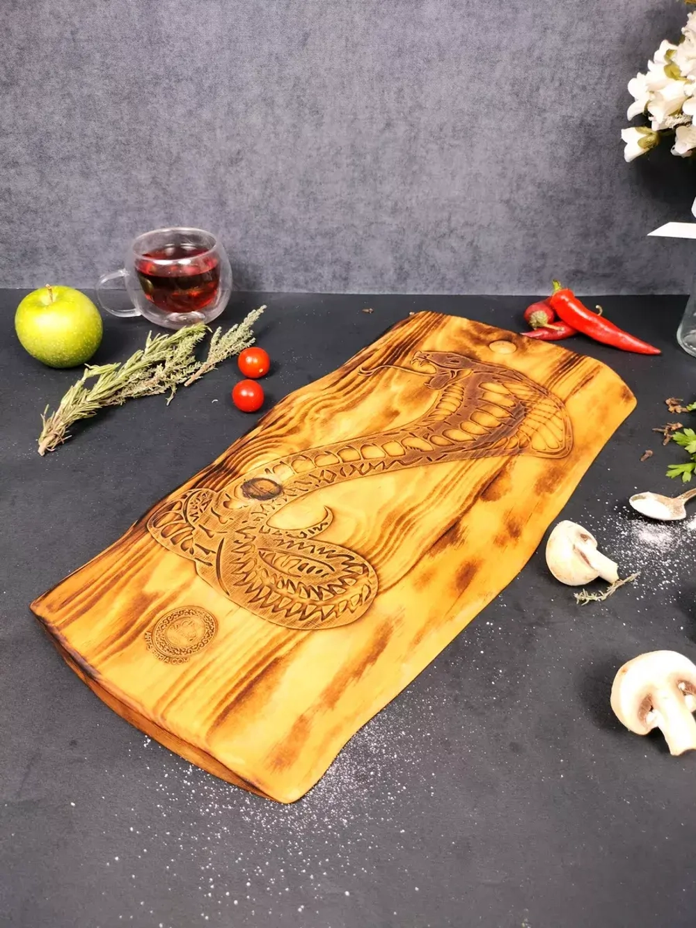 Доска разделочная деревянная из Кедра. "Змея"