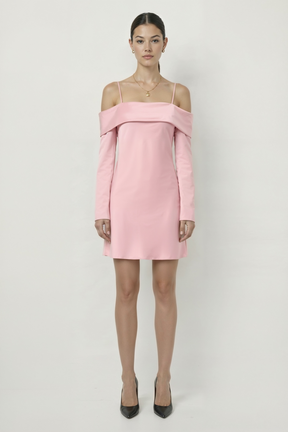 Платье из сатина с открытыми плечами