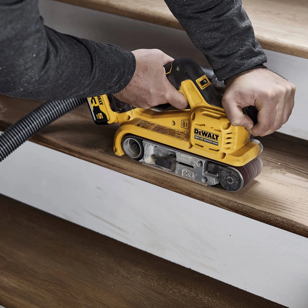 DeWalt DCW220N-XJ аккумуляторная ленточная шлифовальная машина (без АКБ и ЗУ)