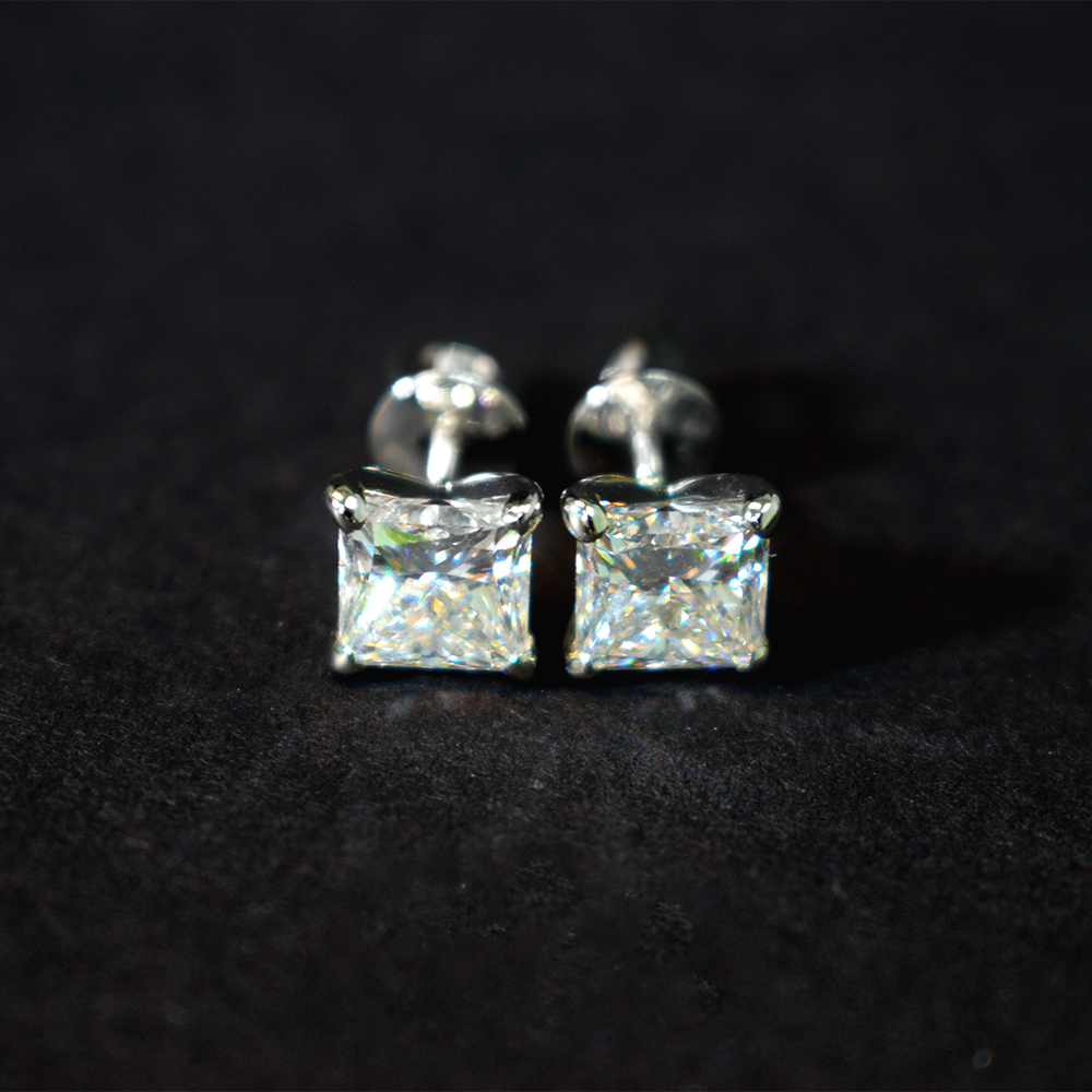 Пусеты с бриллиантом Принцесса