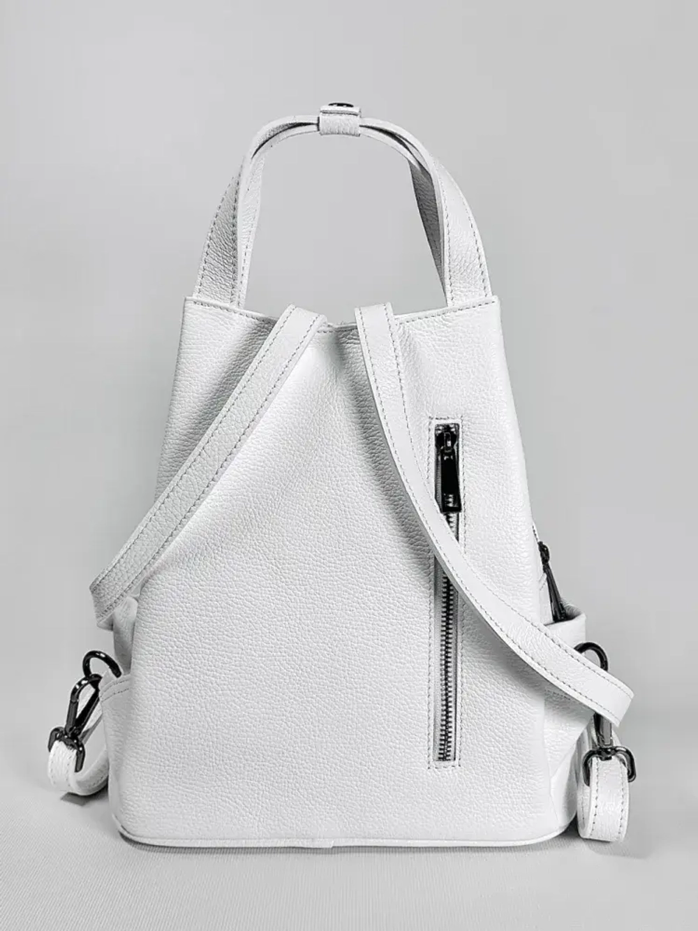 Женская сумка-рюкзак из натуральной кожи белого цвета