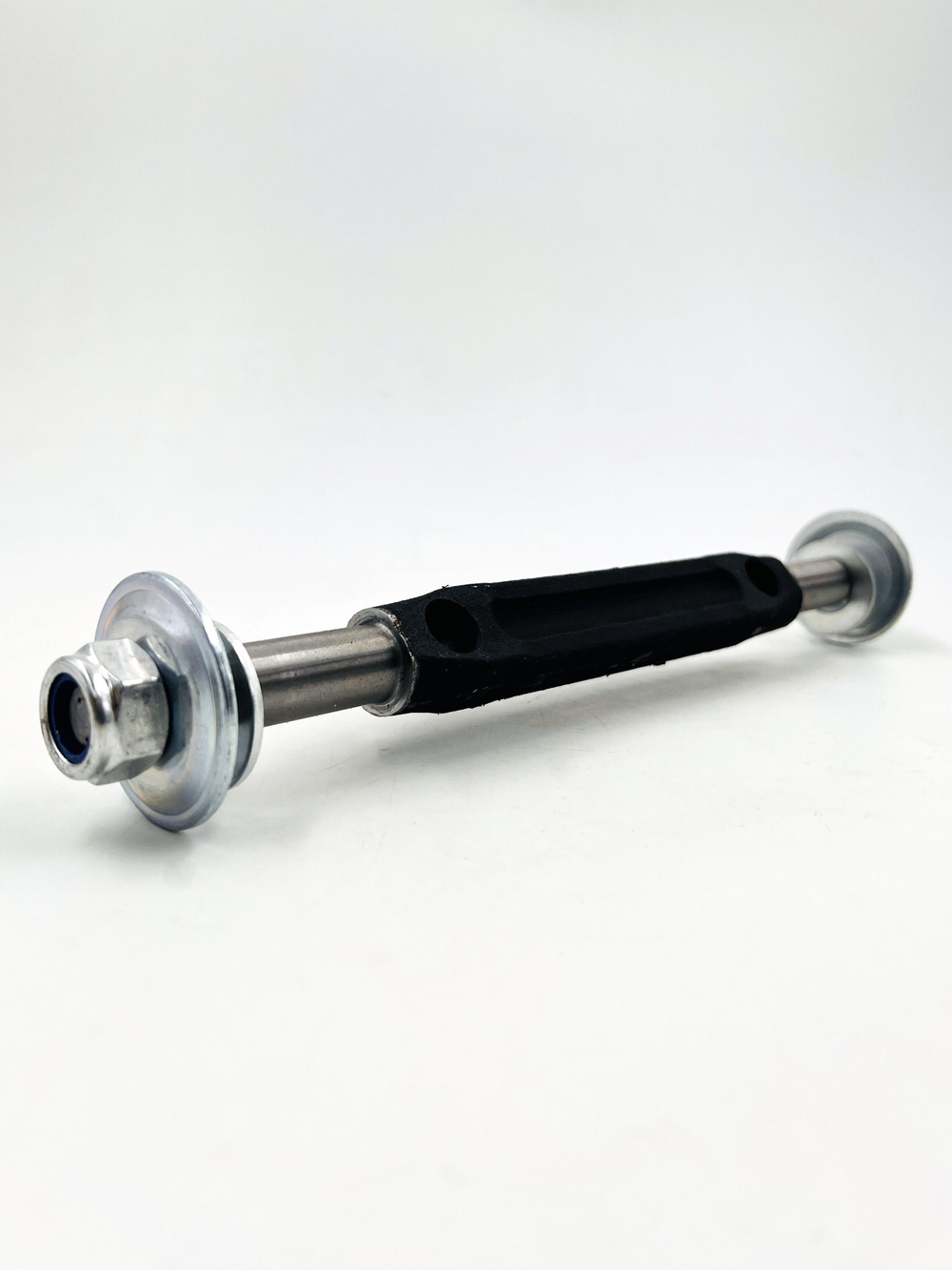 Ось (болт) нижнего рычага ВАЗ 2101-2107 в сборе