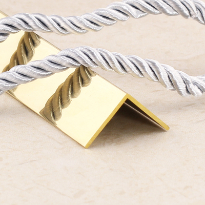 Латунный полированный уголок LPN-20/20