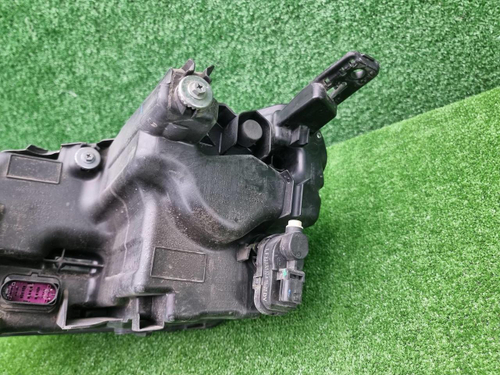 Фара правая Geely Coolray (2019-2024) LED