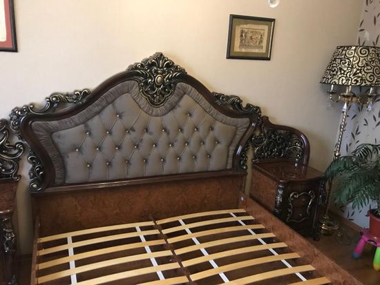 Кровать ДЖОКОНДА с мягким изголовьем корень  глянец