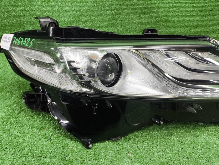 Фара правая Toyota Camry xv70 (2017-2021) LED
