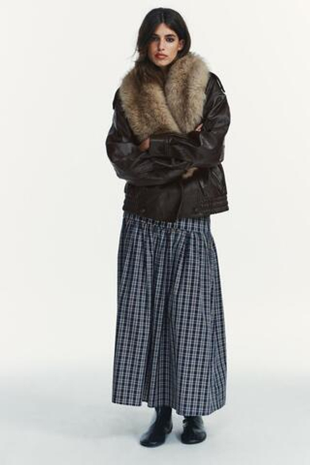 ZARA КУРТКА ИЗ ИСКУССТВЕННОЙ КОЖИ СО СЪЕМНЫМ ВОРОТНИКОМ, ТЕМНО-КОРИЧНЕВЫЙ