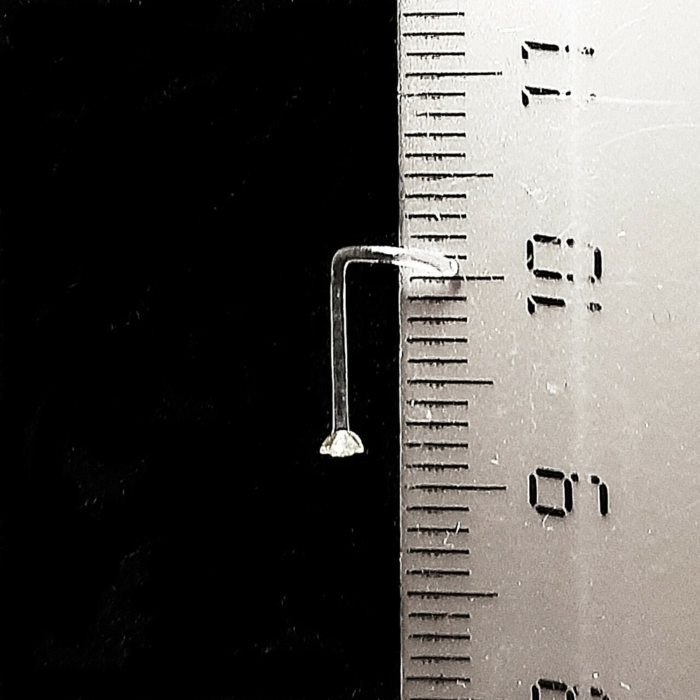 Акриловая изогнутая нострила ( улитка) для пирсинга носа с кристаллом 2 мм. 1 шт