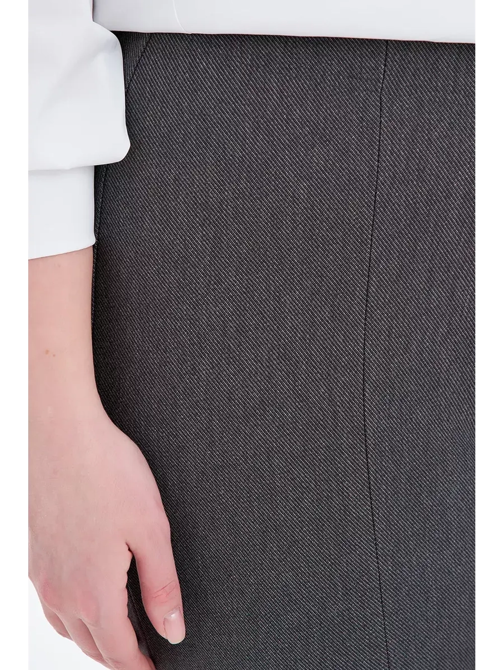 Брюки в офис с разрезом