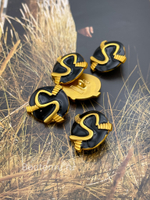 Пуговицы Скиапар. золотистые с черной эмалью змейка "S"