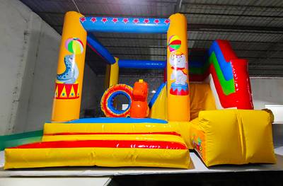 Коммерческий надувной батут «Поход в цирк» с горкой, 4*3,5*2,6 м.