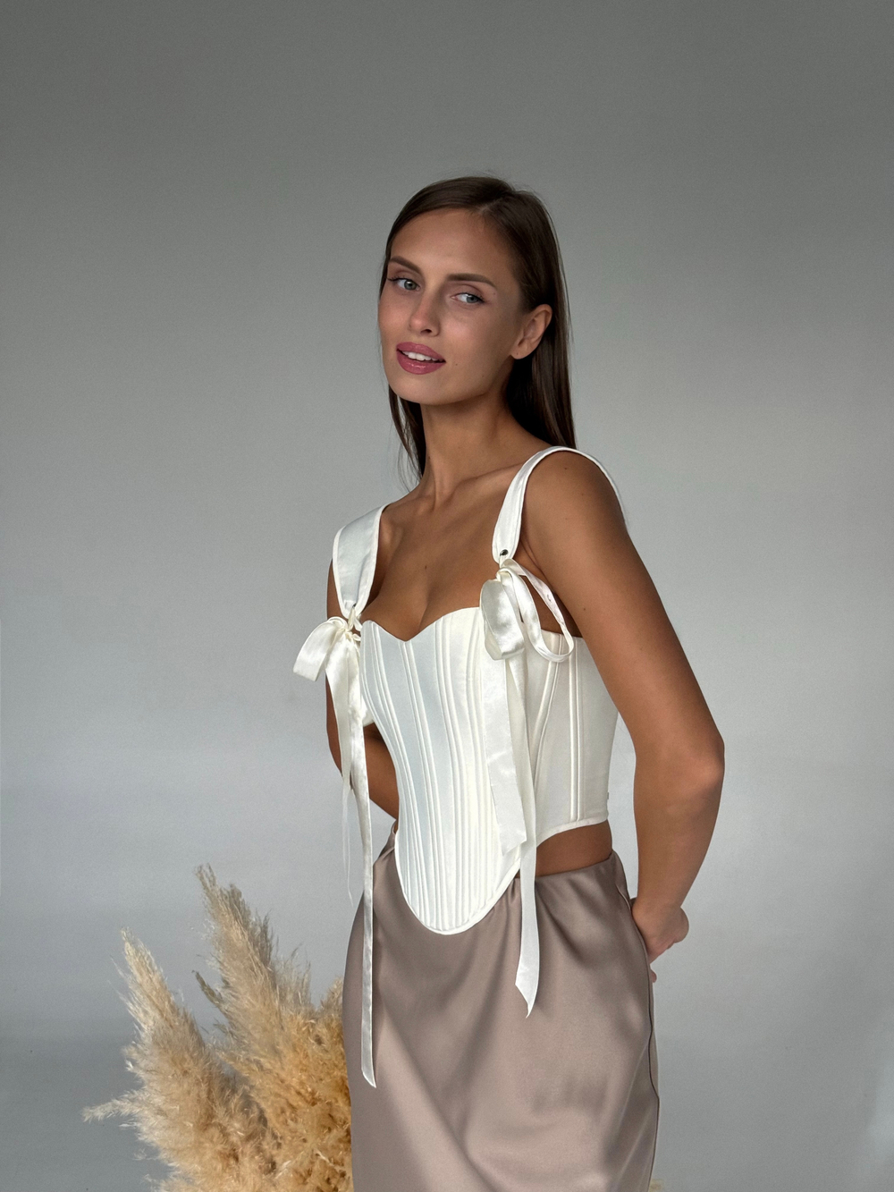 Корсет с бантами в молочном цвете