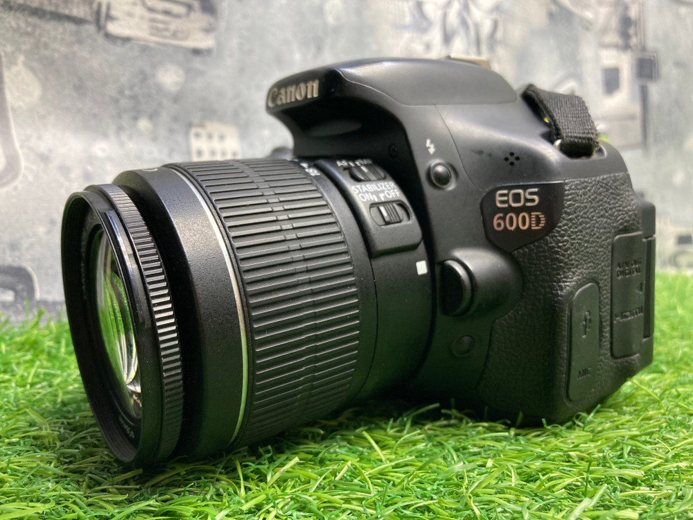 Canon 600D kit 18-55mm 3.5-5.6 IS ll 13.000 кадров