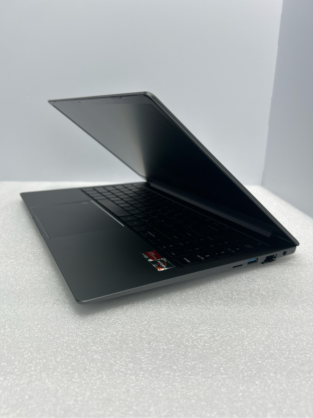 Ноутбук Digma Pro Sprint M (DN15R7-8CXW01) 15.6"/AMD Ryzen 7 3700U/RAM 8GB/SSD 256GB/AMD Radeon RX Vega 10/1920x1080/IPS/Windows 11/Подсветка кл-ры: LED/серый. Состояние: A1