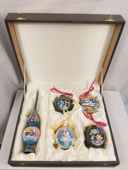 Сувенирный набор №3 из 4-х новогодних шаров и наконечника с ручной росписью Палех