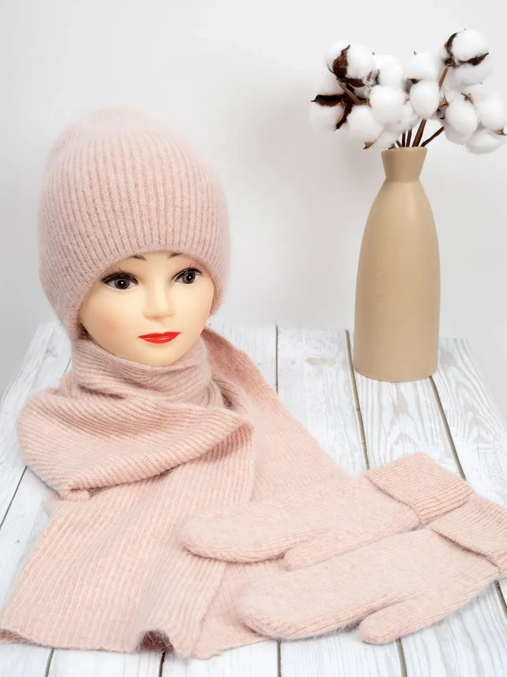 Комплект зимний шапка с шарфом и перчатками теплый вязаный