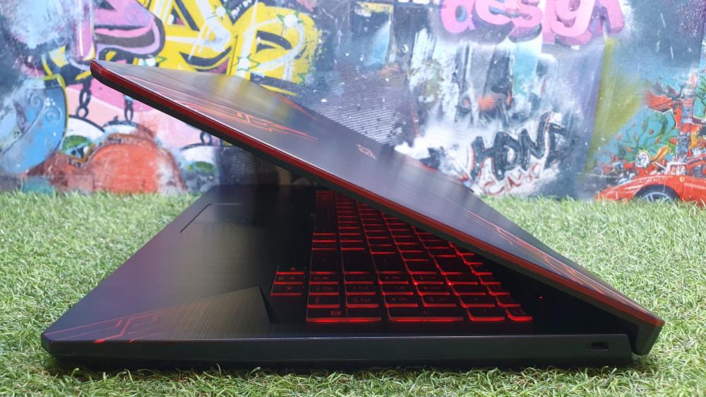 Ноутбук ASUS i5-8/8Gb/GTX 1060 3Gb/FHD