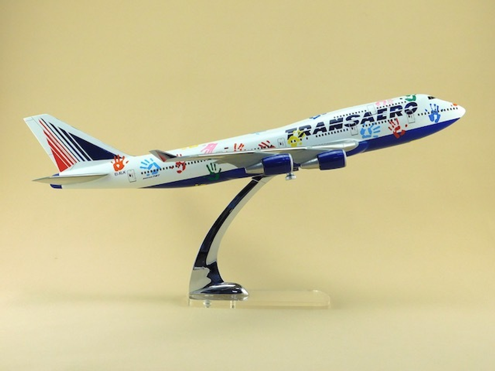 Модель самолета Boeing 747-400 (М1:144, Transaero с ладошками)