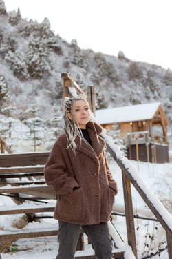 Женская коричневая шуба